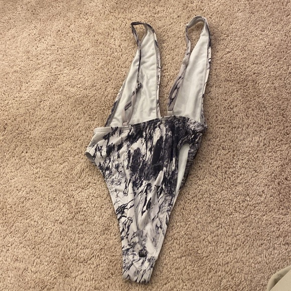 Sexy FASHION NOVA Swim - Picture 3 of 4